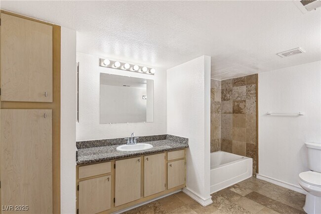 Building Photo - 8101 W Flamingo Rd