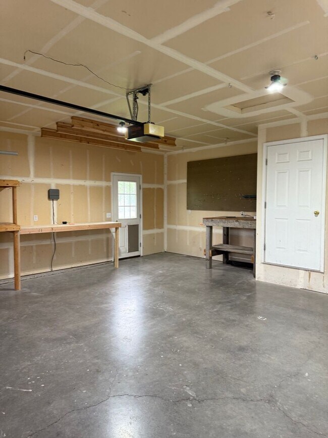 Building Photo - Single Family Home for Rent in Bozeman! Ov...
