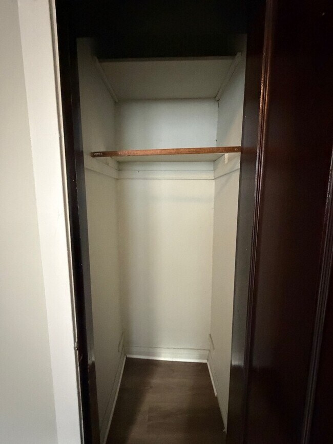 Building Photo - 3224 N Karlov Ave