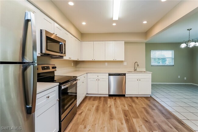 Building Photo - 7311 Louise Dr