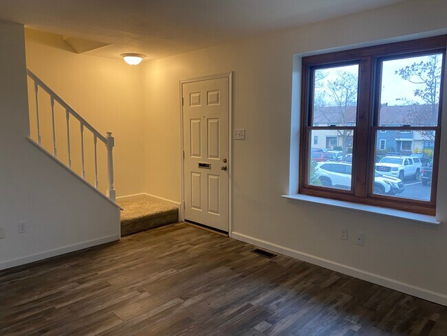 Building Photo - 309 Livingston Ct