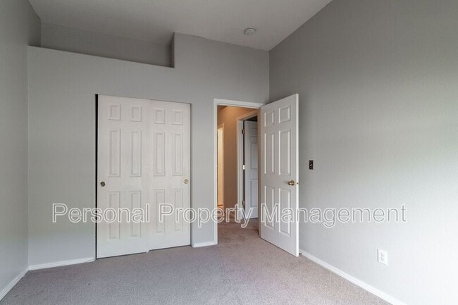 Building Photo - 2014 SW 11th St