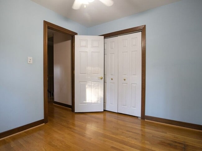 Building Photo - 4266 Roundhill Dr