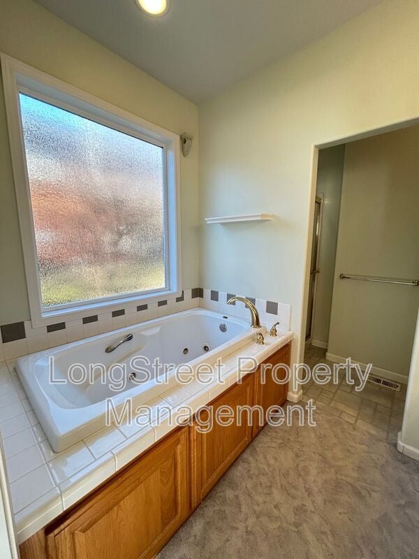 Building Photo - 852 Marilyn Dr