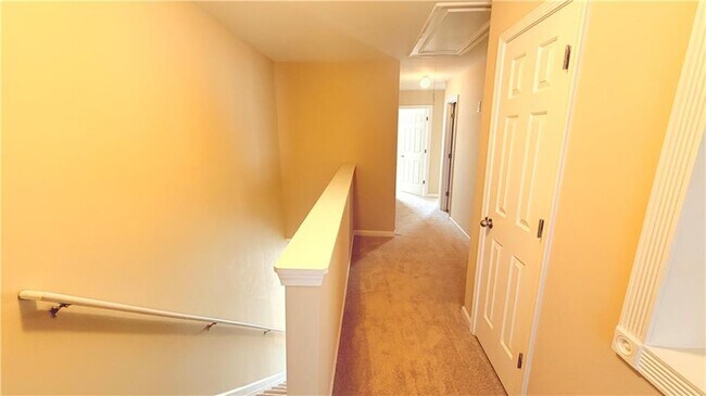 Building Photo - 1902 Dilcrest Dr