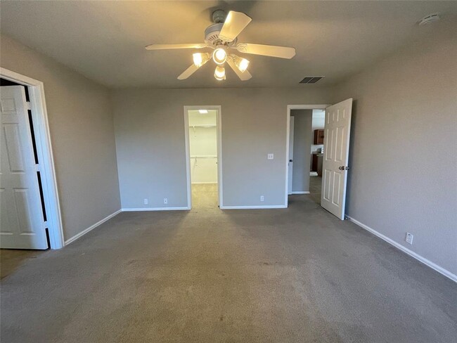 Building Photo - 208 Spruce Dr