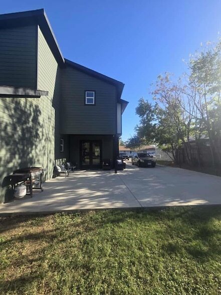 Building Photo - 724 Ramsey Ave