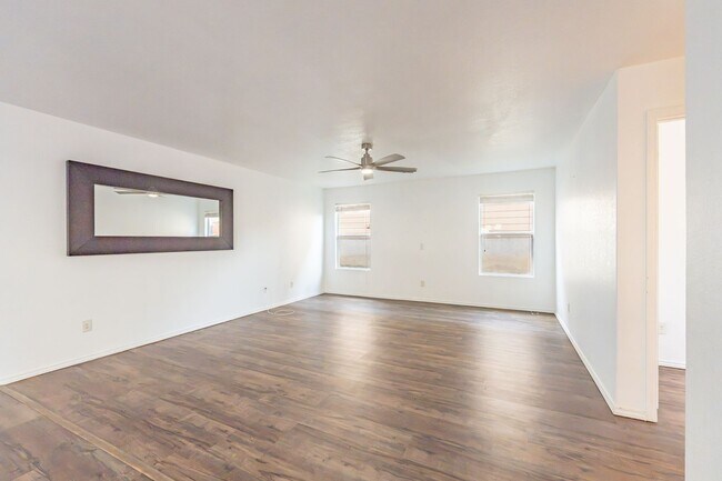 Building Photo - 11326 Fine Design