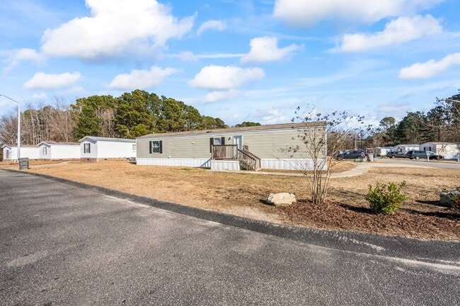 Building Photo - 2611 Cattail Cir