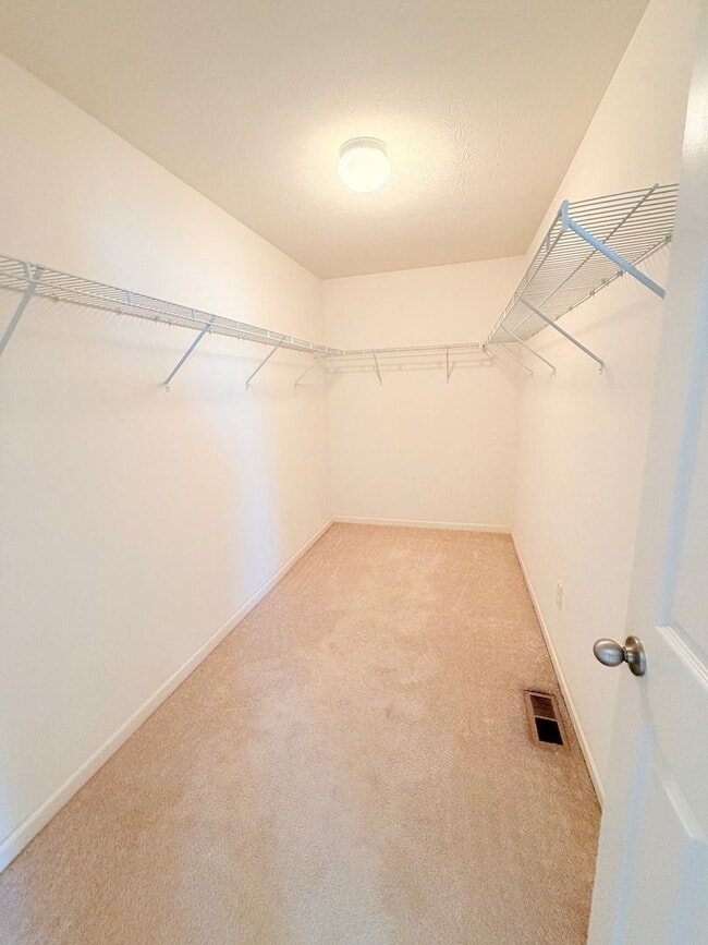 Building Photo - 2513 Shadow Bend Dr