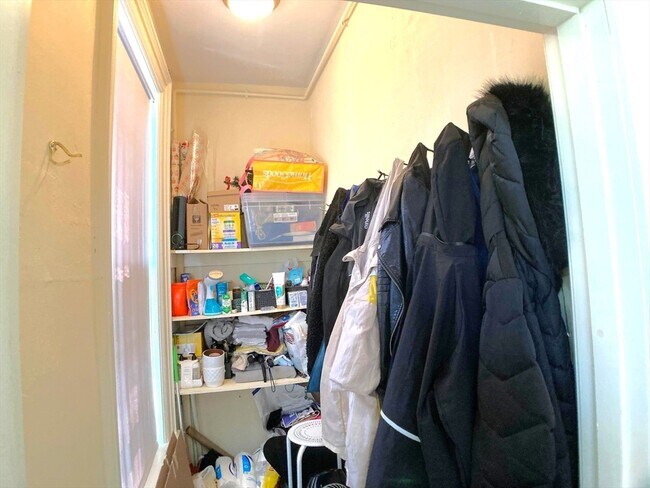 Building Photo - 38 Charles St