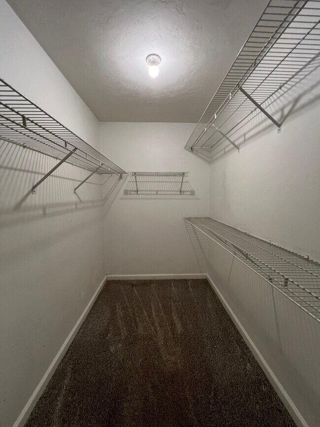 Building Photo - 1430 Blockford Ct W