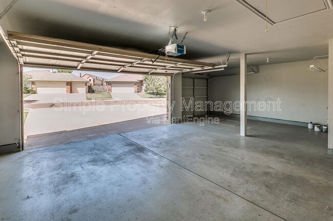Building Photo - 18020 Cerrado Cir