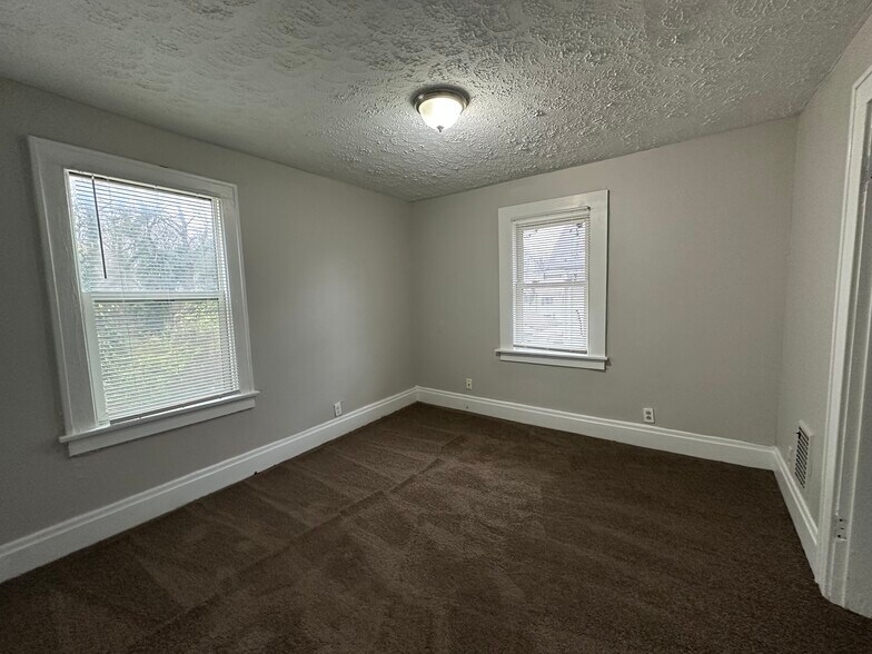 Building Photo - 707 Northview Ave