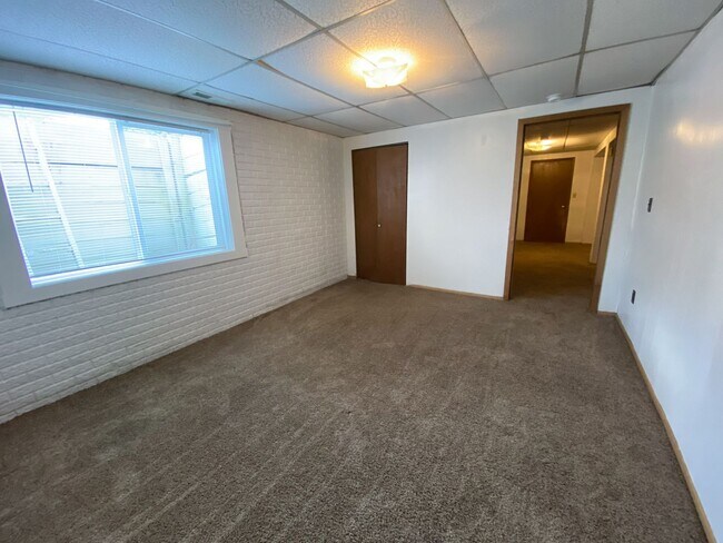 Building Photo - Harris Townhome