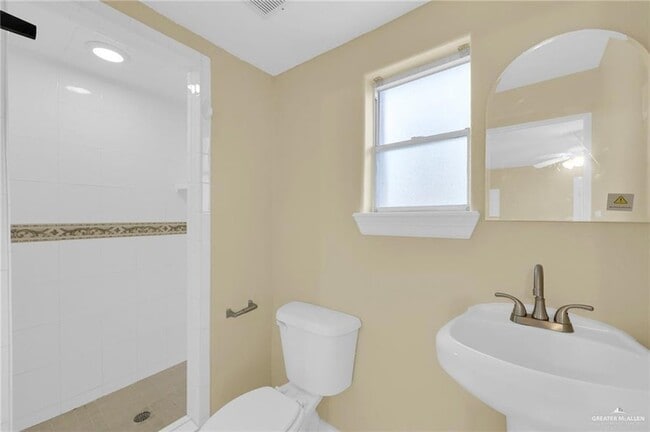 Building Photo - 710 N 9th St