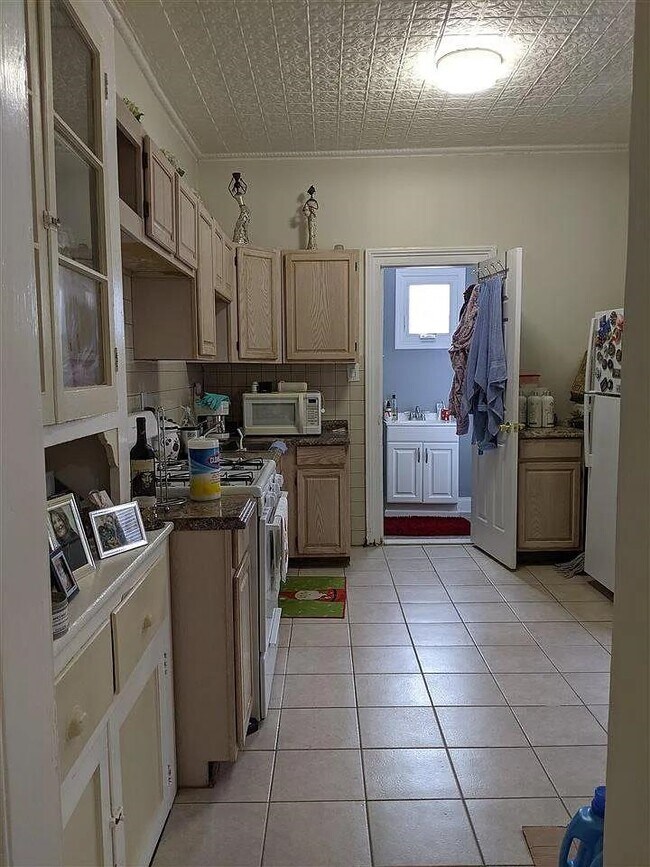 Building Photo - 41 Hutton St