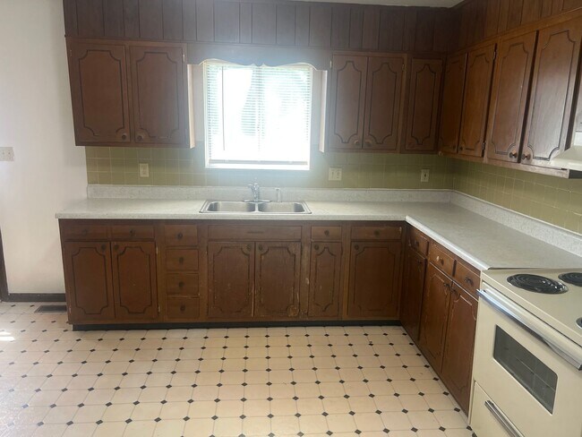 Building Photo - 145-149 Summers Street