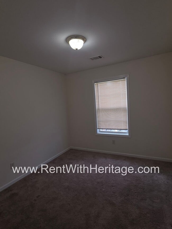 Building Photo - Fantastic 4bd/2.5ba Townhome/ Swim Tennis/ Great Location