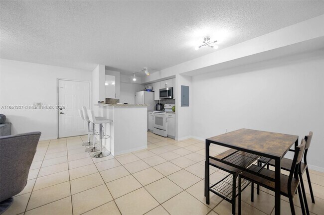 Building Photo - 655 SW 111th Way