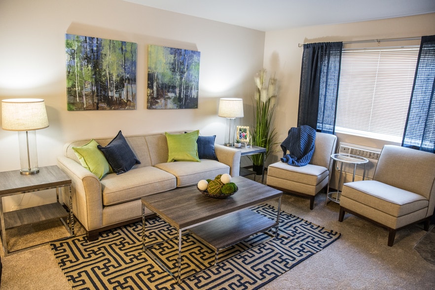 Primary Photo - Blue Point Apartments - 121