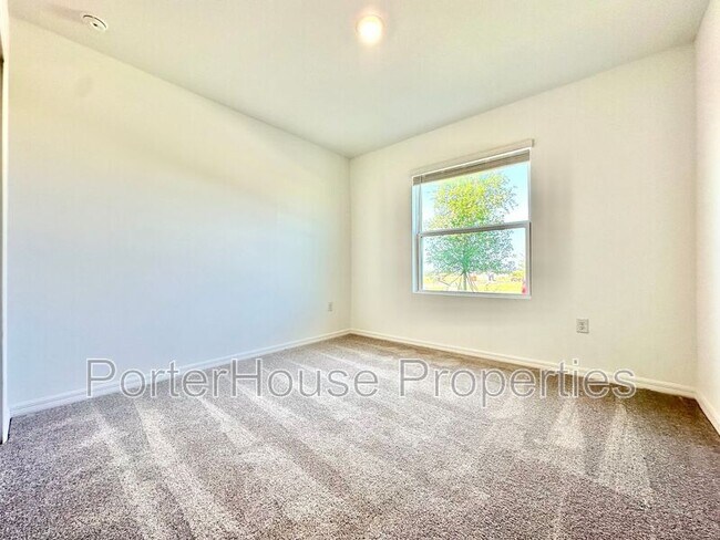 Building Photo - 4847 Sunflower St