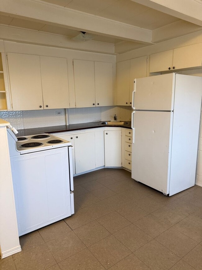 Building Photo - 8580 Lybbert Dr NE