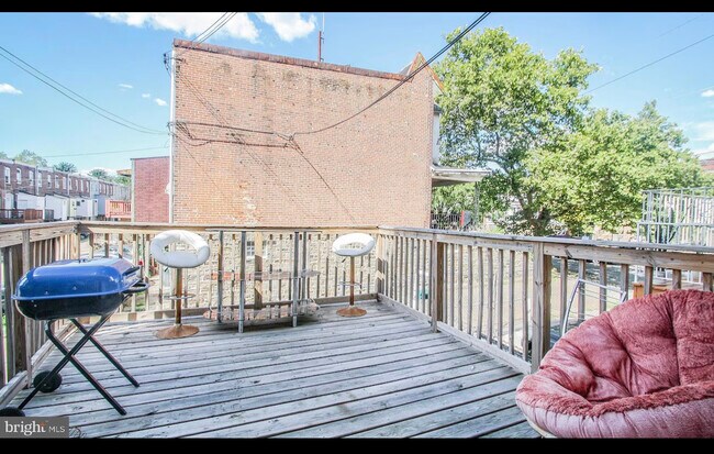 Building Photo - 1705 67th Ave