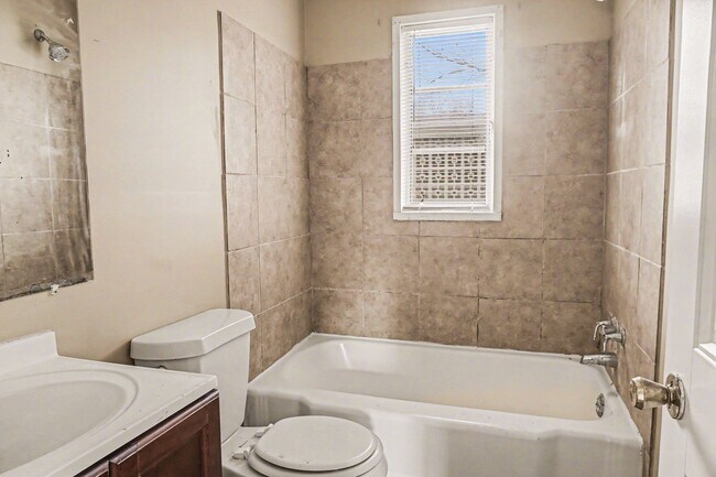 Building Photo - 1520 17th Way SW