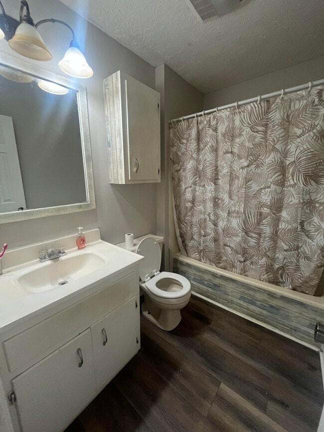 Building Photo - 134 Newtown Rd NE