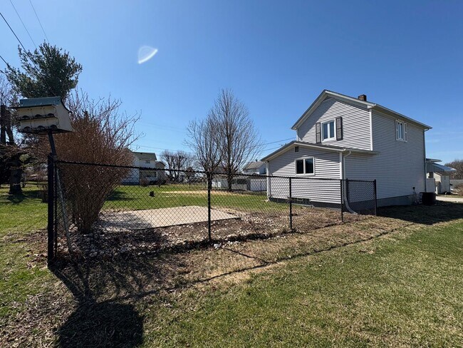 Building Photo - BEAUTIFULLY UPDATED 2 Bedroom / 1.5 Bath home in Penn Trafford School District