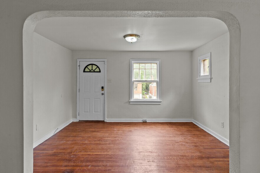 Building Photo - 7138 Garesche Ave