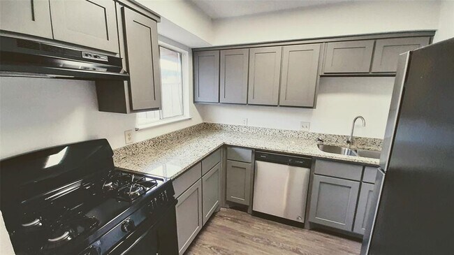 Primary Photo - 607 Fuller St