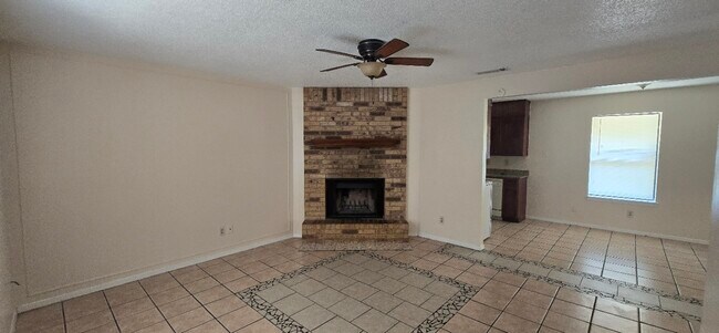 Building Photo - 2108 Lago Trail