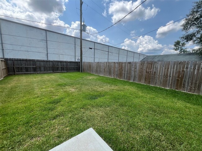 Building Photo - 19307 Sears Dr