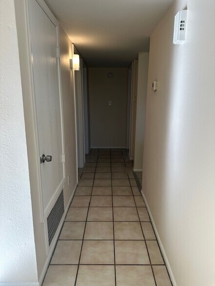 Building Photo - 1908 N Spring