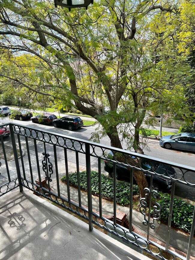 Building Photo - 320 S Clark Dr