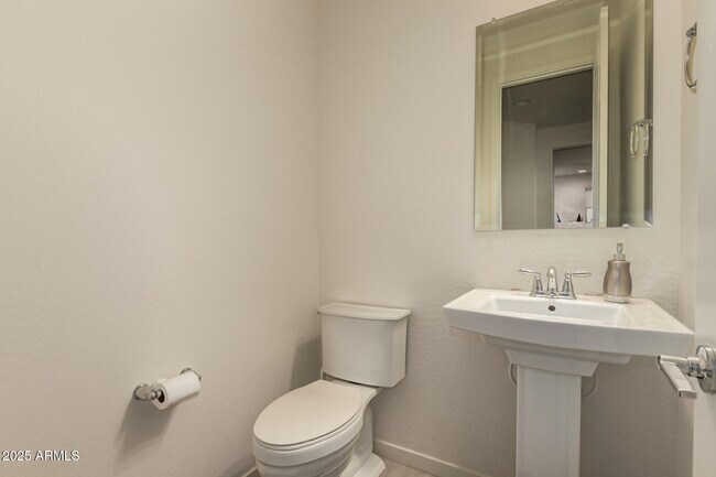 Building Photo - 3521 E Tina Dr