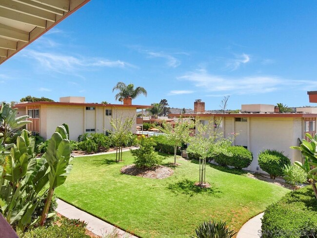 Building Photo - 6868 Hyde Park Dr