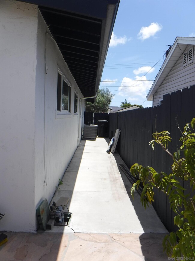 Building Photo - 4970 Mt Almagosa Dr