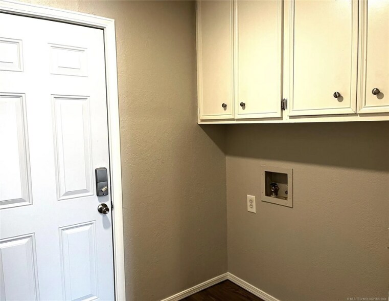 Building Photo - 8304 E 65th Pl