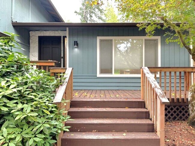 Building Photo - Welcome Home: Cozy 3BR/2BA Lake Holiday Re...