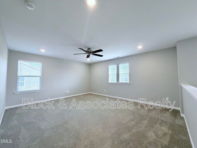 Building Photo - 504 Eno Dr