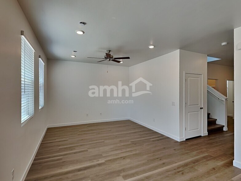 Building Photo - 9575 E Friedel Dr