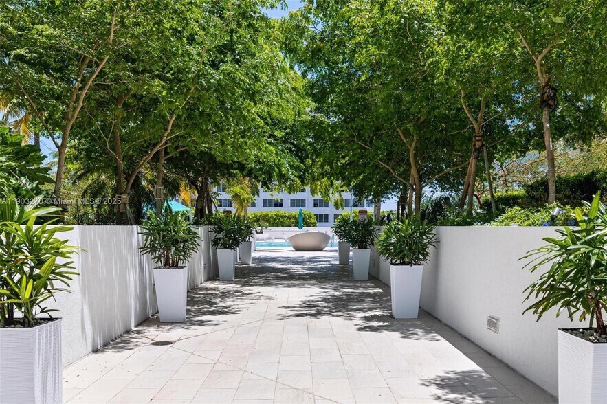 Building Photo - 951 Brickell Ave