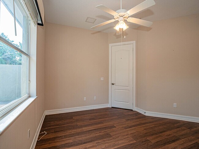 Building Photo - 1875 Bridgepointe Cir