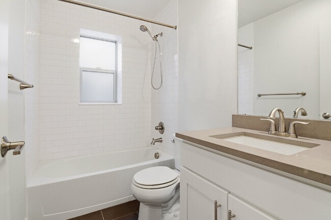 Building Photo - $2,645.95, 3 bed, 2.5 bath end unit located in Aurora with a washer and dryer.