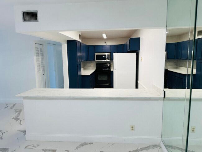 Building Photo - 1115 Green Pine Blvd