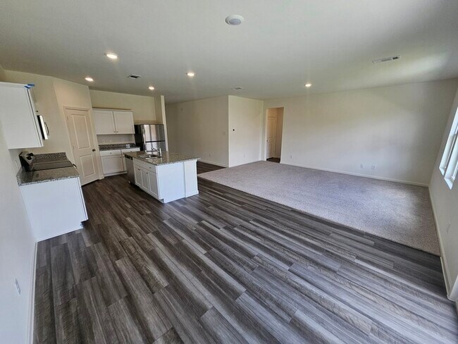 Building Photo - Brand new 5 bed & 3 bath home in EMISD