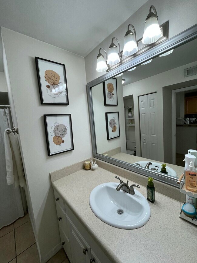 Building Photo - 4751 Via Palm Lakes